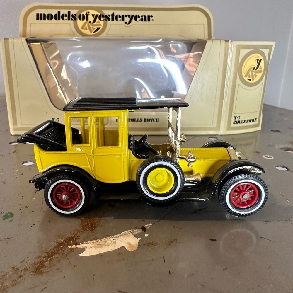 MIB Matchbox Models of Yesteryear 1912 Rolls Royce Y-7 Yellow / Black. - Picture 2 of 10